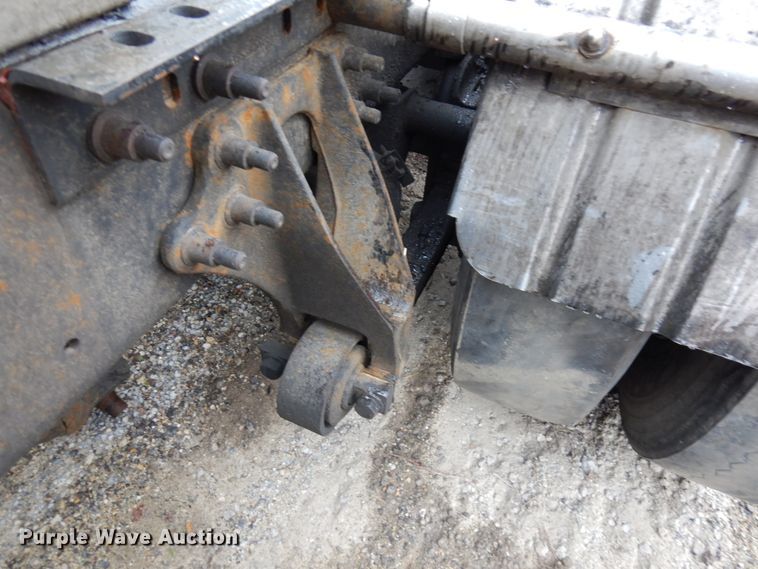 image for item HR9212 2006 International 9400  semi truck