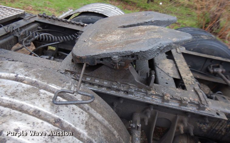 image for item HR9212 2006 International 9400  semi truck