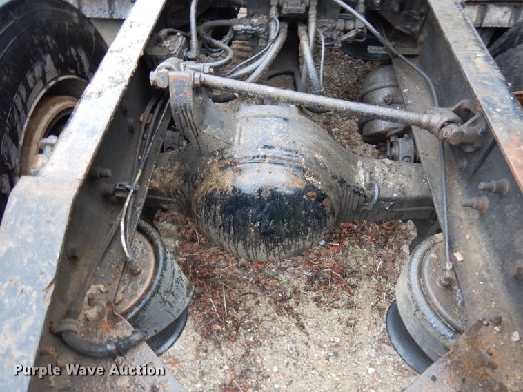 image for item HR9212 2006 International 9400  semi truck