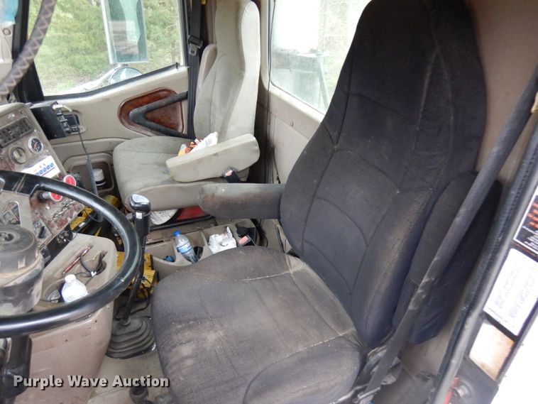 image for item HR9212 2006 International 9400  semi truck