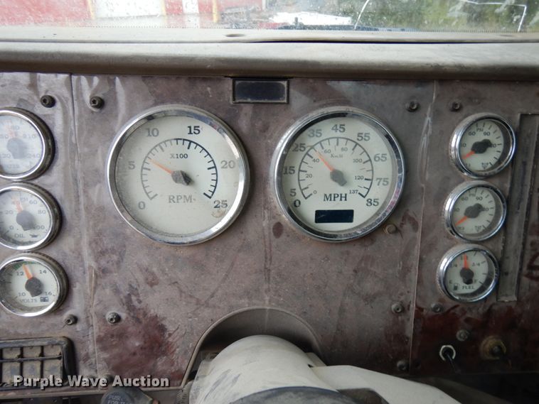 image for item HR9212 2006 International 9400  semi truck