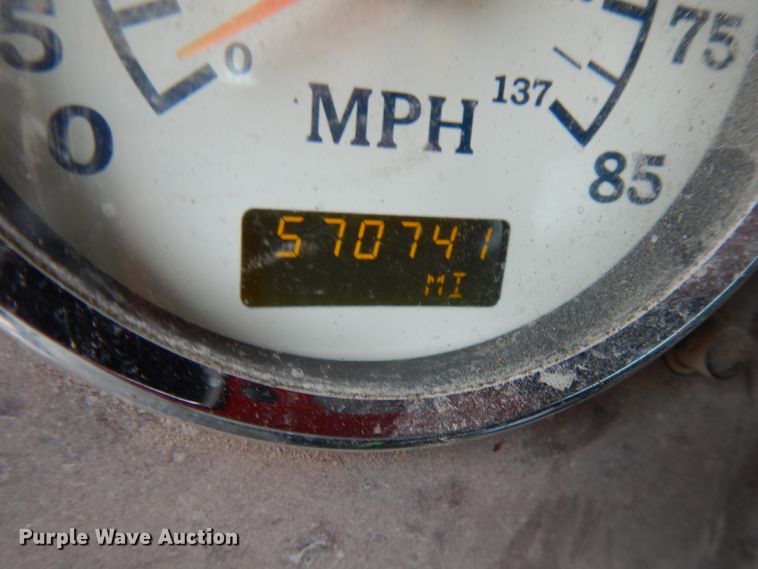 image for item HR9212 2006 International 9400  semi truck