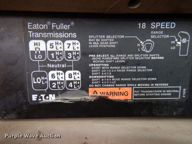 image for item HR9212 2006 International 9400  semi truck