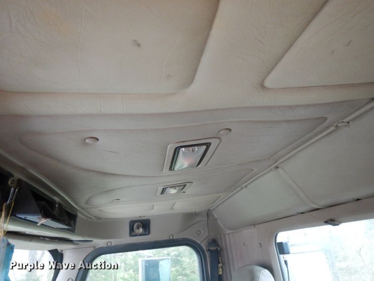 image for item HR9212 2006 International 9400  semi truck