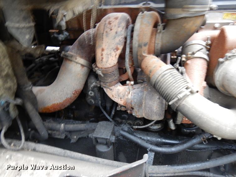 image for item HR9212 2006 International 9400  semi truck