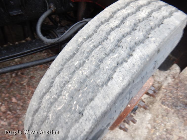 image for item HR9212 2006 International 9400  semi truck