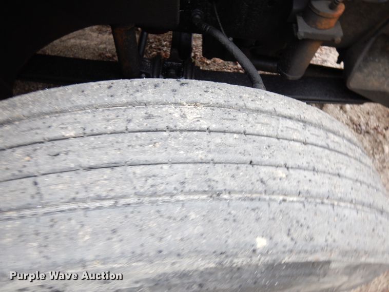 image for item HR9212 2006 International 9400  semi truck