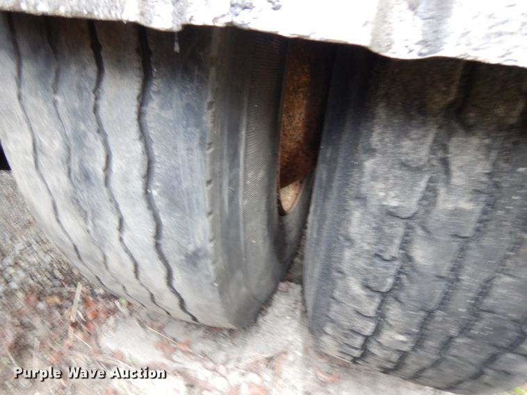 image for item HR9212 2006 International 9400  semi truck