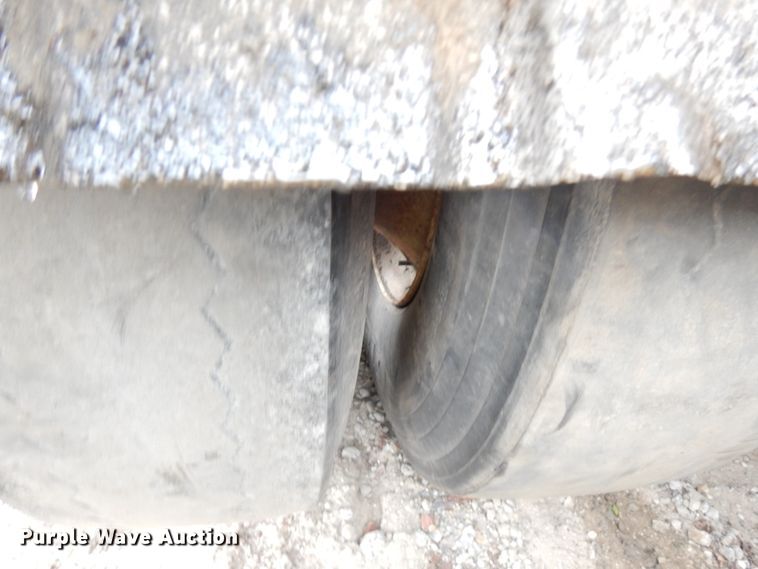 image for item HR9212 2006 International 9400  semi truck