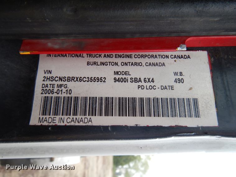 image for item HR9212 2006 International 9400  semi truck