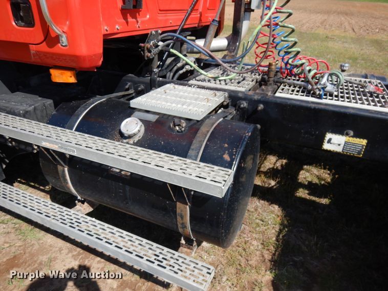 image for item HR9230 2001 Mack CH613  semi truck