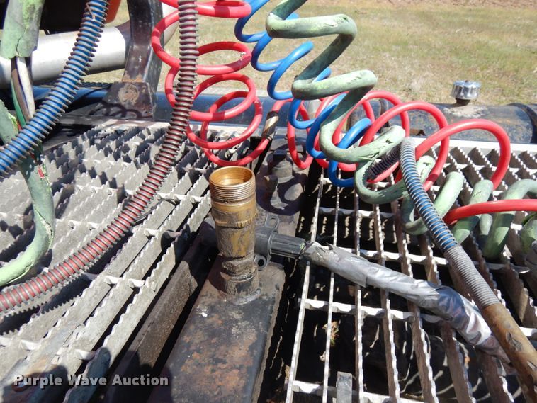 image for item HR9230 2001 Mack CH613  semi truck