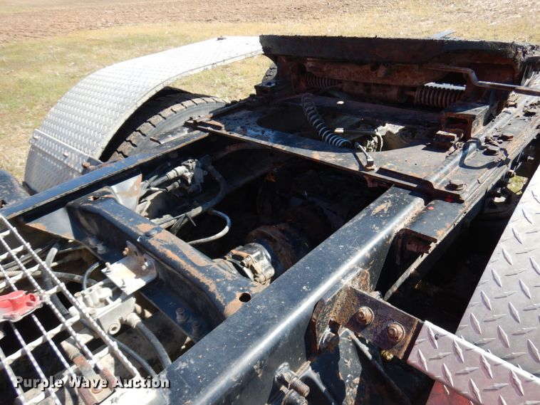 image for item HR9230 2001 Mack CH613  semi truck