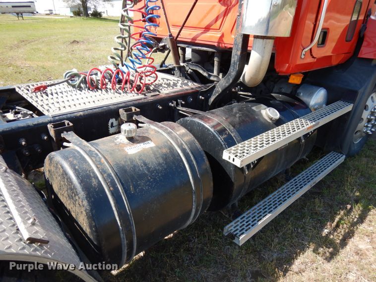 image for item HR9230 2001 Mack CH613  semi truck