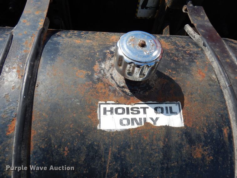 image for item HR9230 2001 Mack CH613  semi truck