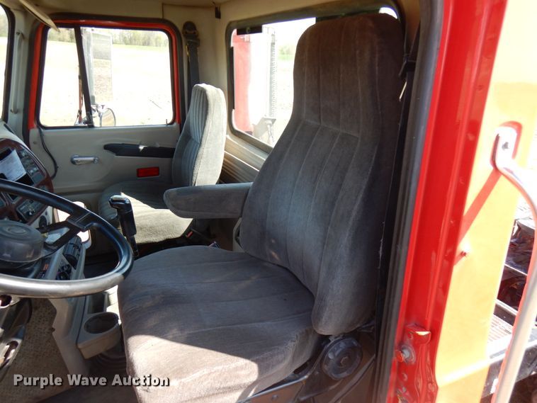 image for item HR9230 2001 Mack CH613  semi truck