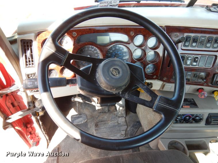 image for item HR9230 2001 Mack CH613  semi truck