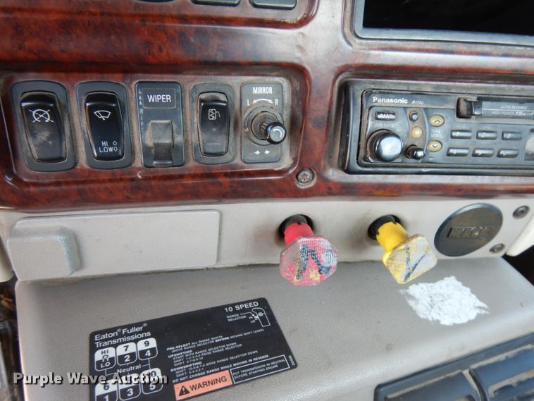 image for item HR9230 2001 Mack CH613  semi truck