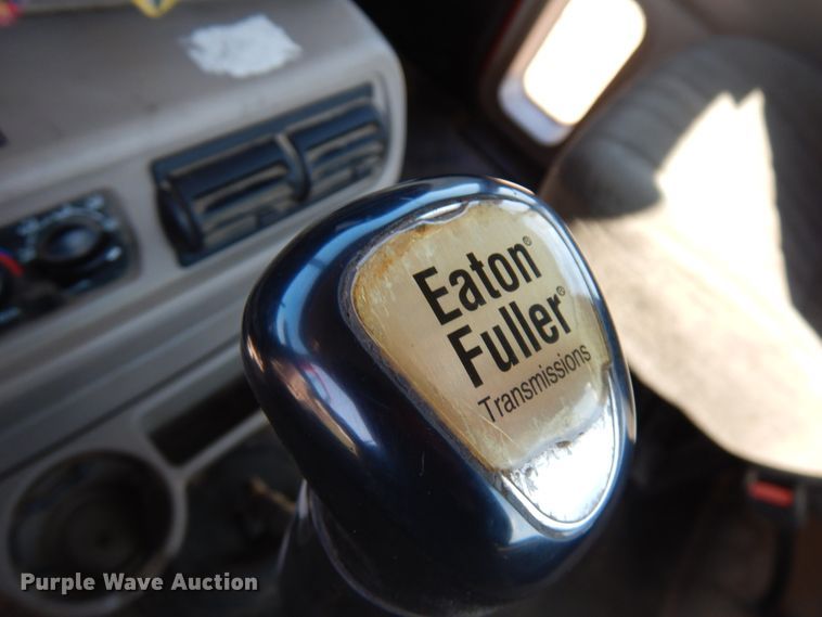 image for item HR9230 2001 Mack CH613  semi truck