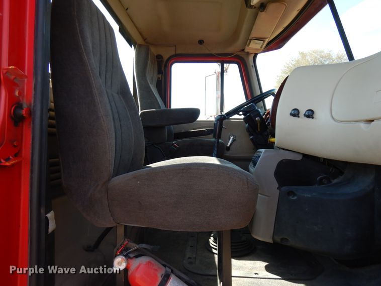 image for item HR9230 2001 Mack CH613  semi truck