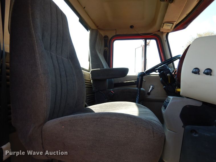 image for item HR9230 2001 Mack CH613  semi truck