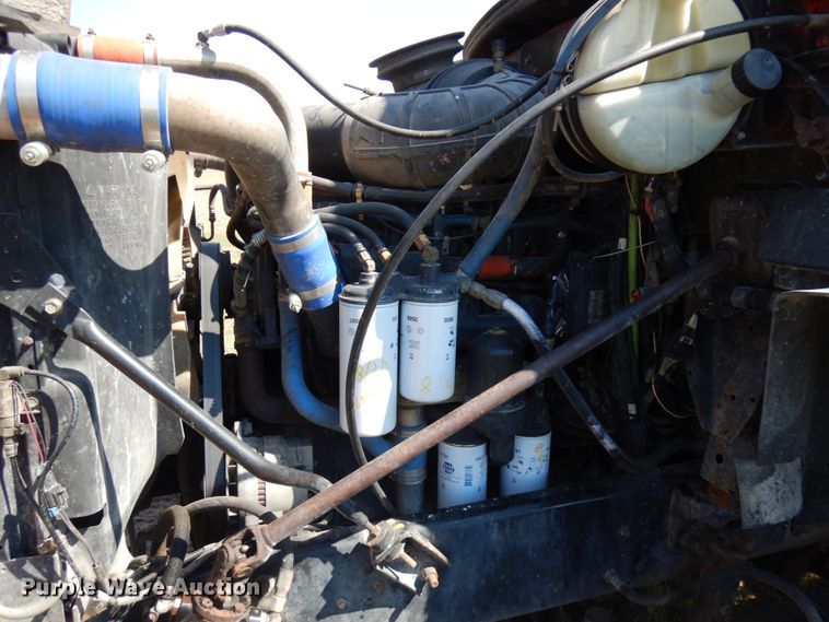 image for item HR9230 2001 Mack CH613  semi truck