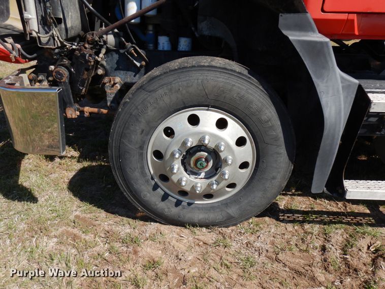 image for item HR9230 2001 Mack CH613  semi truck