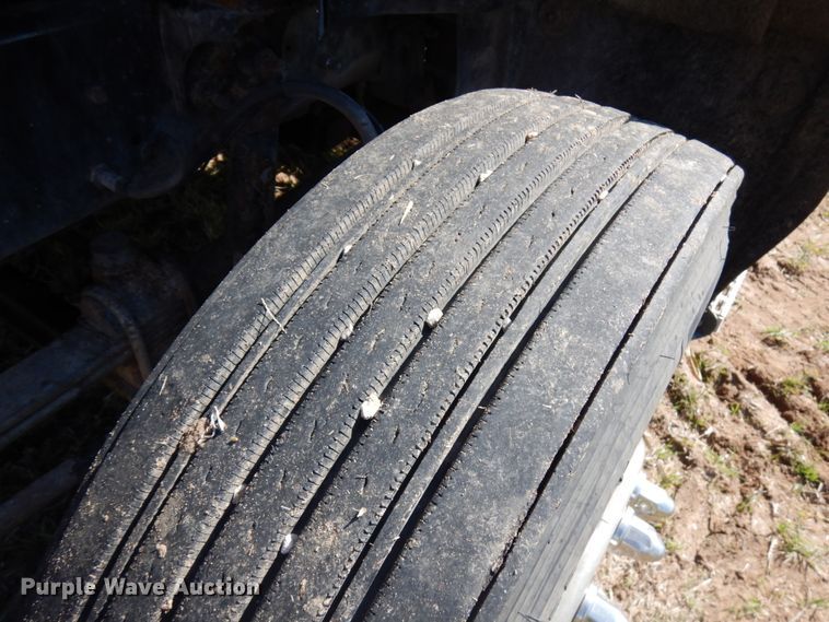 image for item HR9230 2001 Mack CH613  semi truck