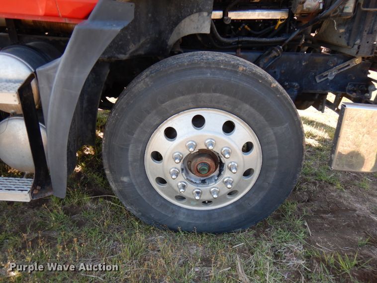 image for item HR9230 2001 Mack CH613  semi truck