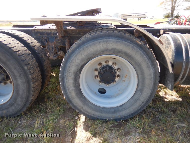 image for item HR9230 2001 Mack CH613  semi truck