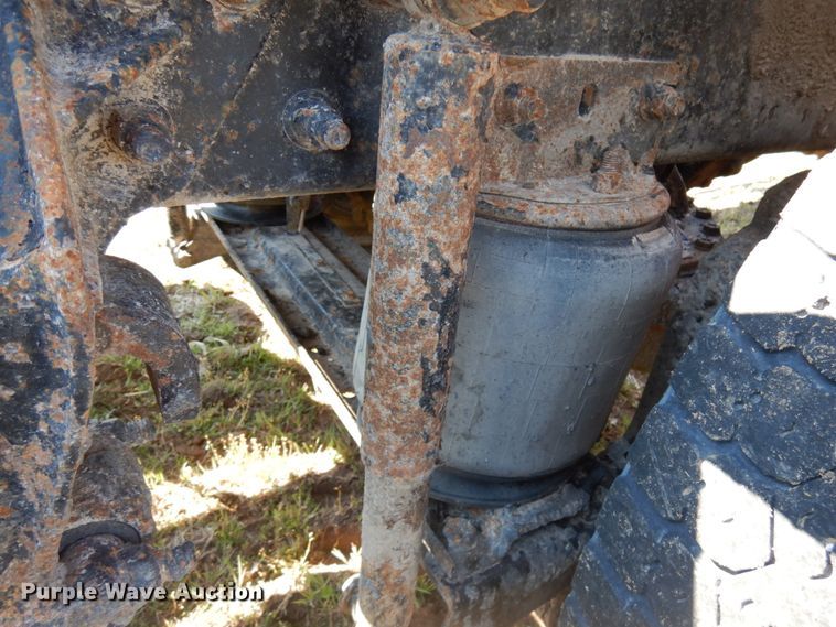 image for item HR9230 2001 Mack CH613  semi truck