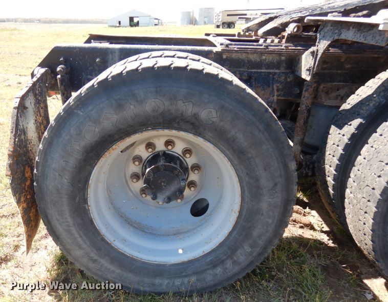 image for item HR9230 2001 Mack CH613  semi truck