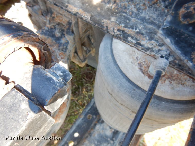 image for item HR9230 2001 Mack CH613  semi truck