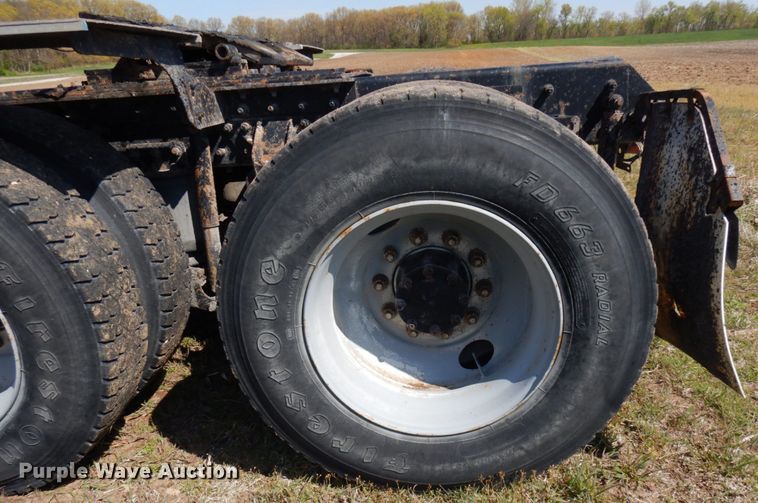 image for item HR9230 2001 Mack CH613  semi truck