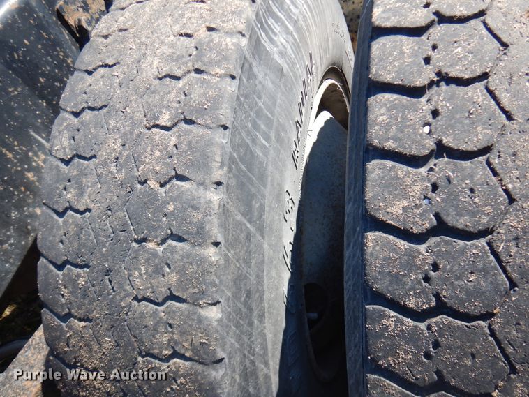 image for item HR9230 2001 Mack CH613  semi truck