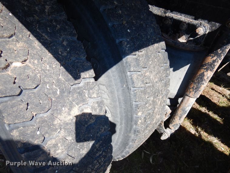 image for item HR9230 2001 Mack CH613  semi truck