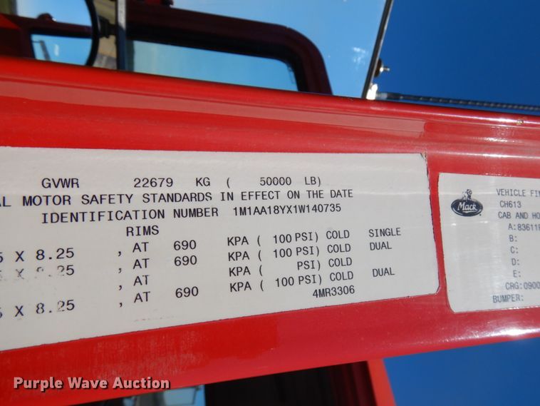 image for item HR9230 2001 Mack CH613  semi truck