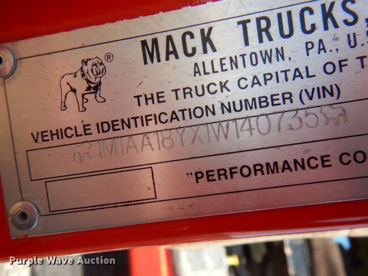 image for item HR9230 2001 Mack CH613  semi truck
