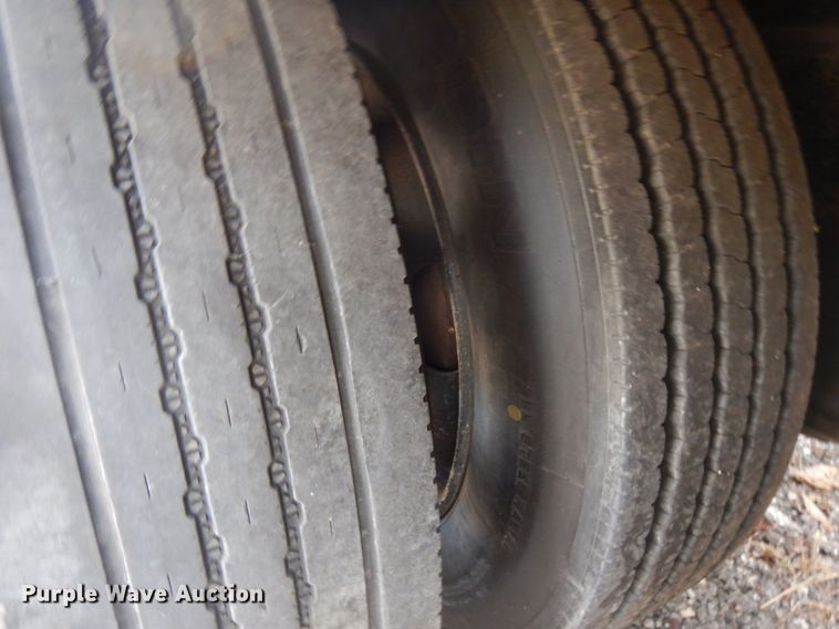 image for item HR9235 2001 Sun Valley  car carrier