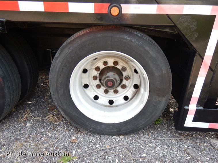 image for item HR9235 2001 Sun Valley  car carrier