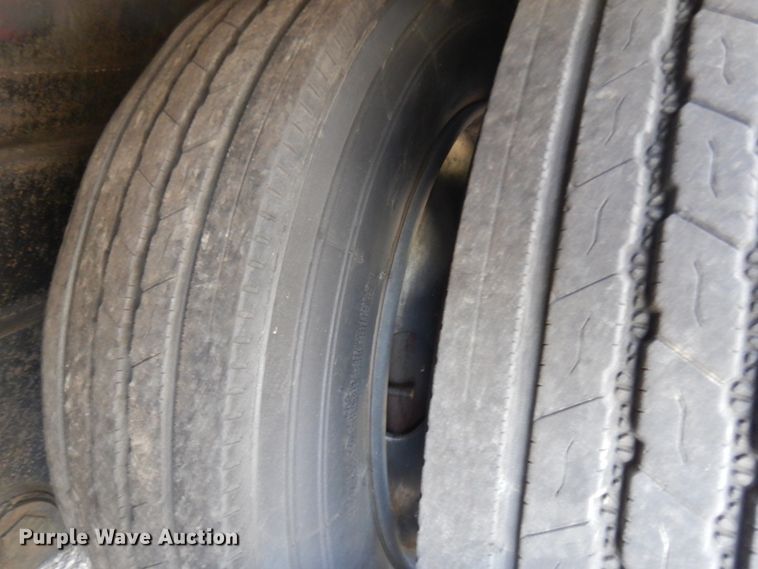 image for item HR9235 2001 Sun Valley  car carrier