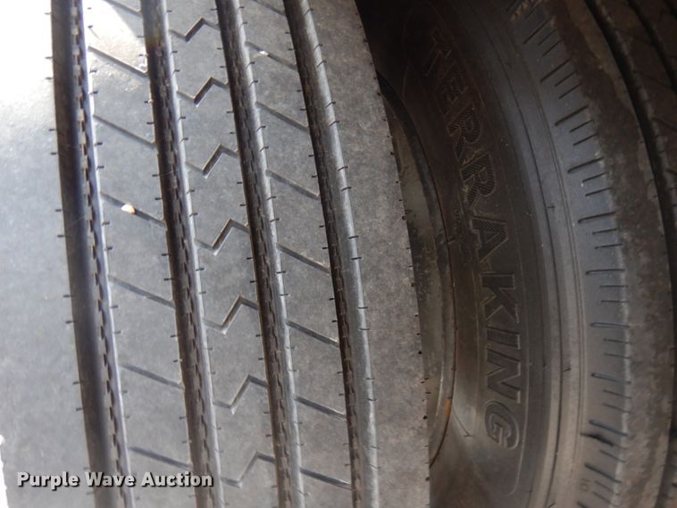 image for item HR9235 2001 Sun Valley  car carrier