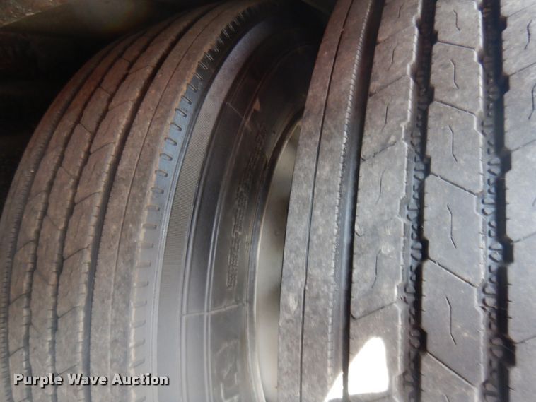 image for item HR9235 2001 Sun Valley  car carrier