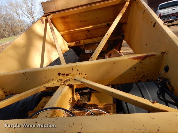 image for item HR9242 1999 Load King 2060  bottom dump trailer