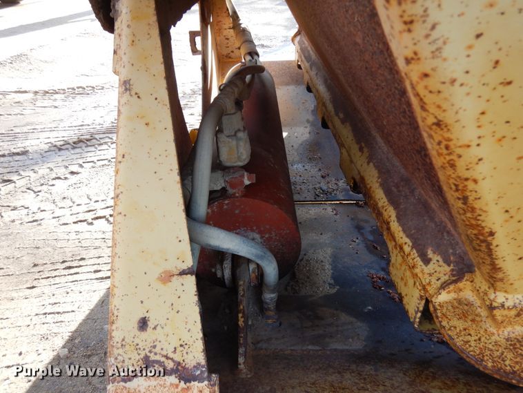 image for item HR9242 1999 Load King 2060  bottom dump trailer