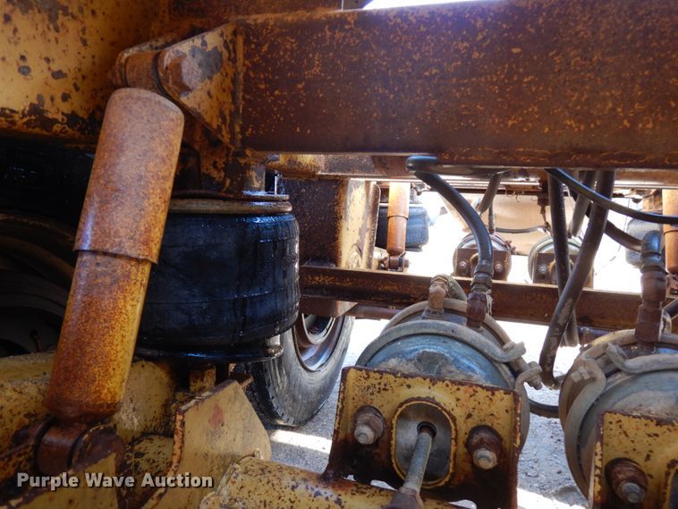 image for item HR9242 1999 Load King 2060  bottom dump trailer