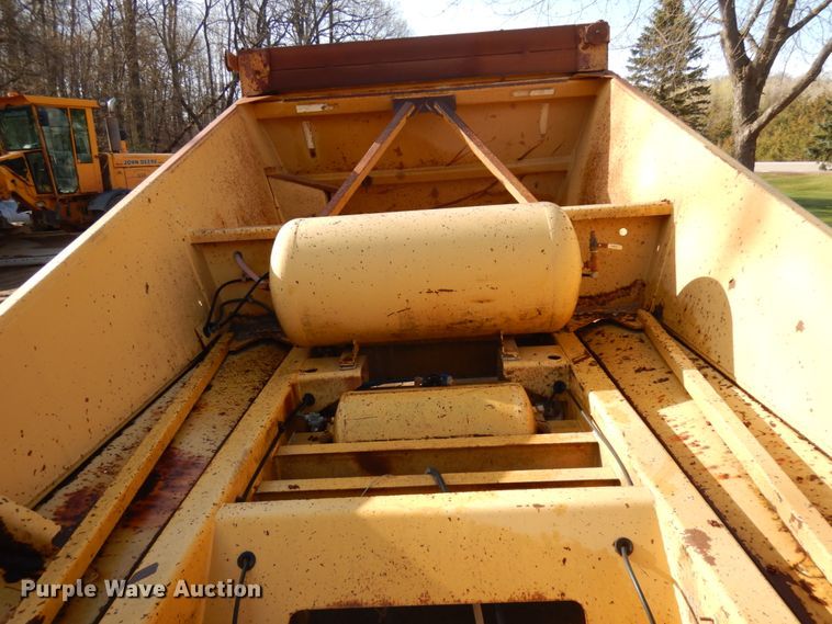 image for item HR9242 1999 Load King 2060  bottom dump trailer