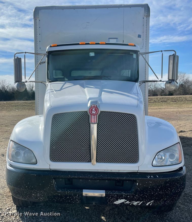 image for item HX9830 2015 Kenworth T370  box truck