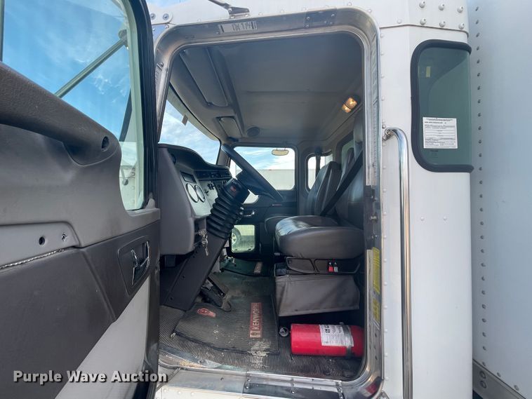 image for item HX9830 2015 Kenworth T370  box truck