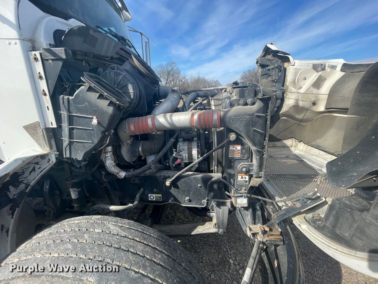 image for item HX9830 2015 Kenworth T370  box truck